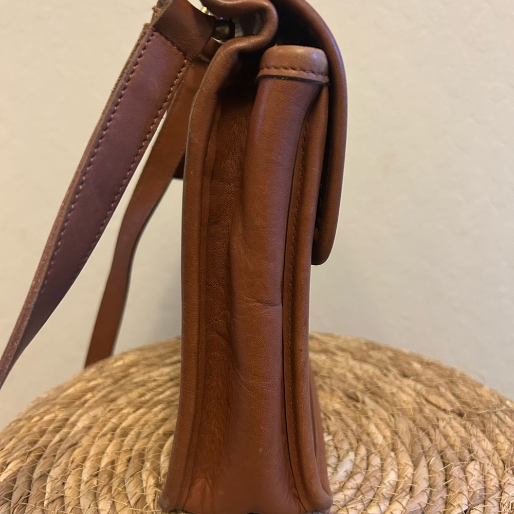 SOLD! ๐ค Vintage Coach Leather Crossbody Bag with Turn Lock - Picture 4 of 11